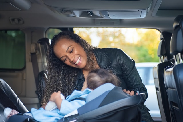10 Things To Carry While Traveling with a Baby